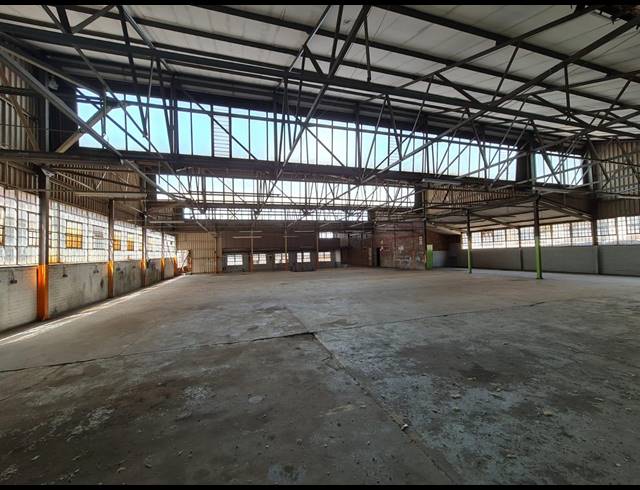 1,319M² WAREHOUSE TO LET IN BENROSE